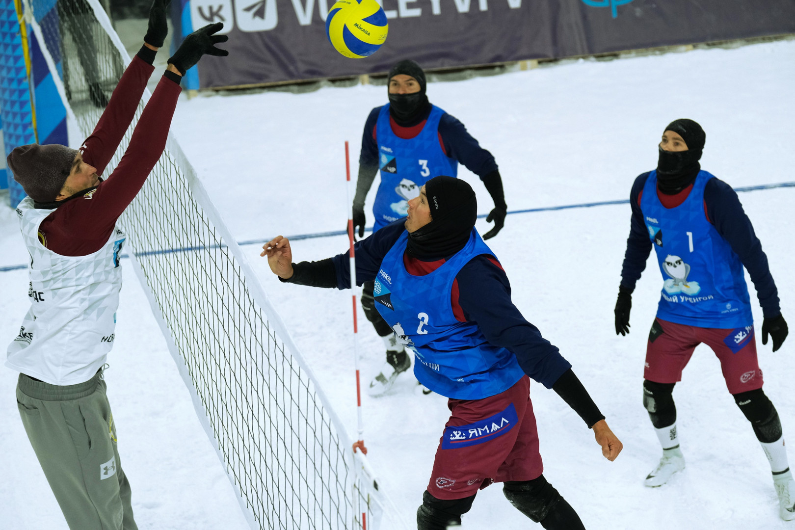 Медиахолдинг «Сибинформбюро» провёл трансляции волейбола на снегу 